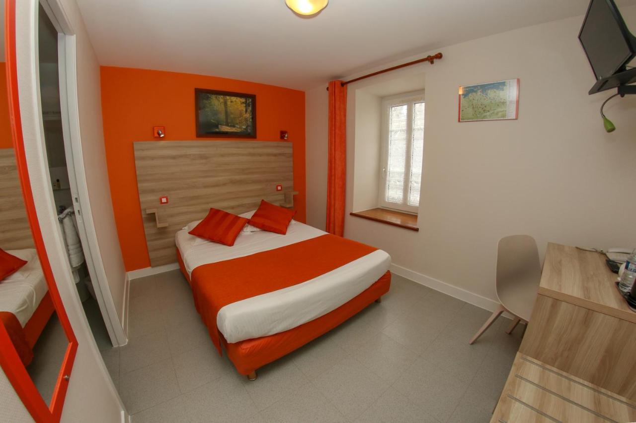 Hotel Du Cheval Blanc Saint-Pol-de-Leon Bagian luar foto