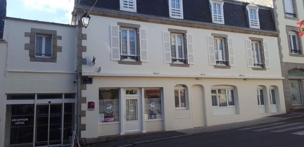 Hotel Du Cheval Blanc Saint-Pol-de-Leon Bagian luar foto